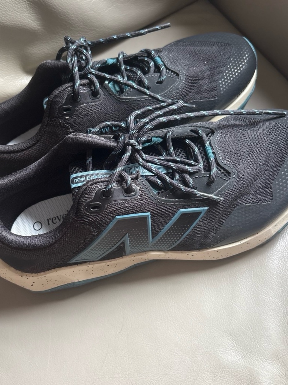 New Balance Men's Black & Teal Low-Top Athletic Sneakers